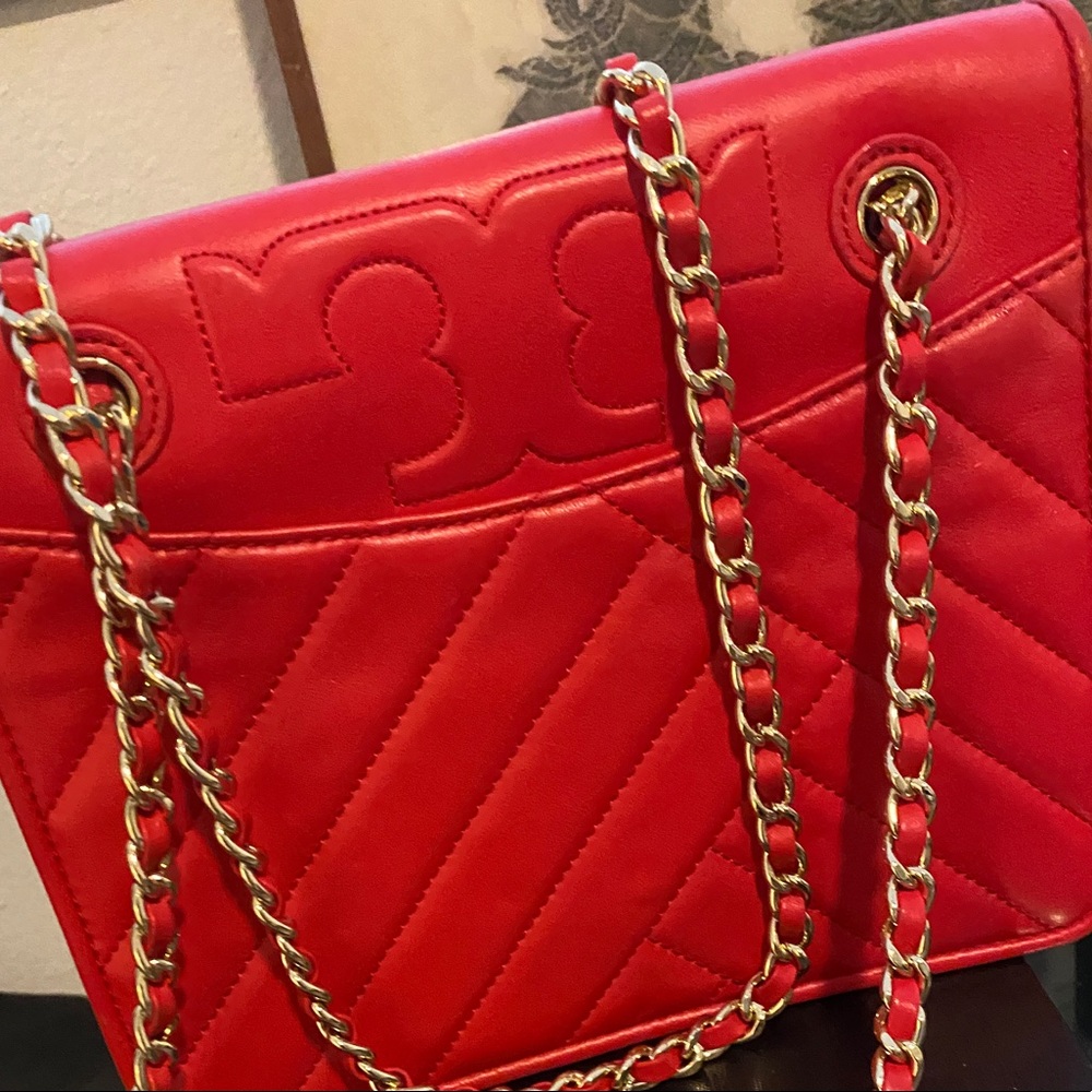 Tori pitch crossbody purse